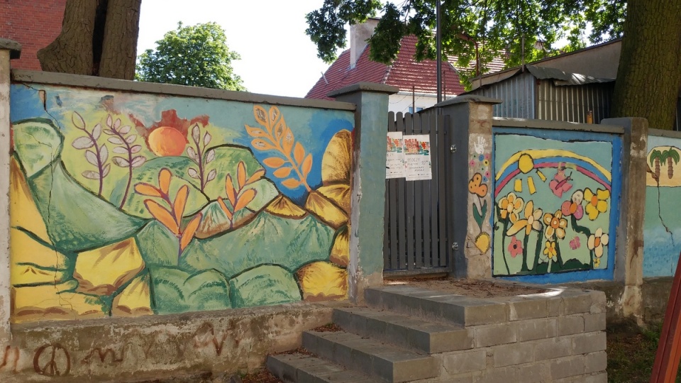 Celem projektu jest odnowienie historycznych murali, znajdujących się na budynku przy ul. Karpackiej 52/fot. Tatiana Adonis