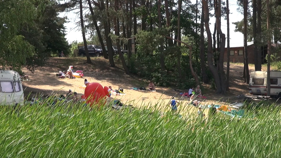 Jak odpoczywają rodacy w gorący weekend w Pieczyskach? (jw)