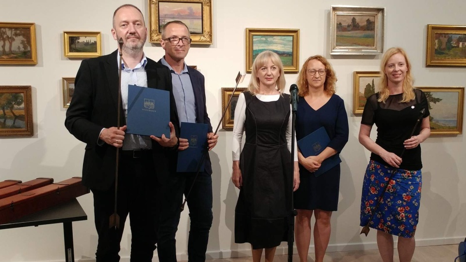 Karolina Sałdecka, Jarosław Jakubowski i Galeria Miejska bwa - to laureaci Bydgoskiej Literackiej Nagrody Roku 2020. Fot. Tatiana Adonis