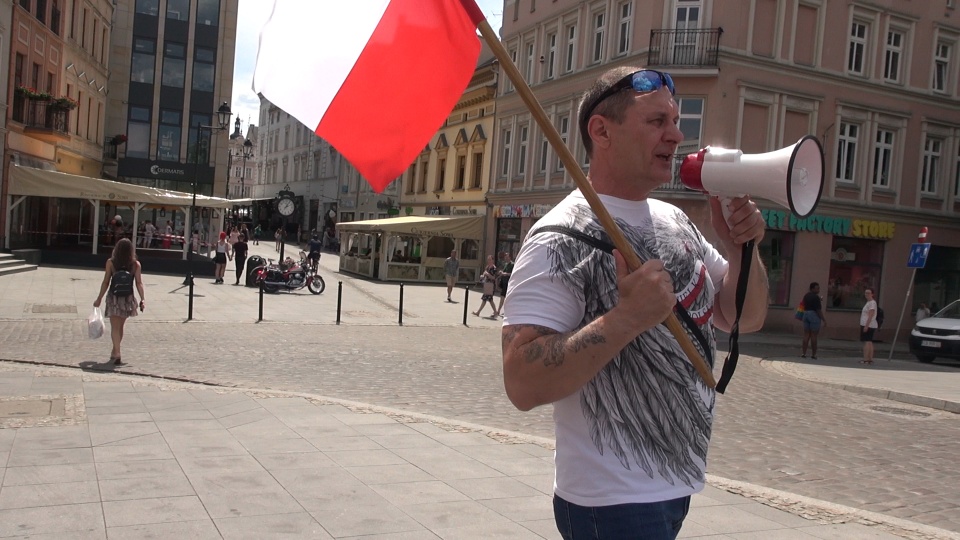 Happening z rozdawaniem ulotek informacyjnych odbył się na ulicy Mostowej w Bydgoszczy. Fot. Janusz Wiertel