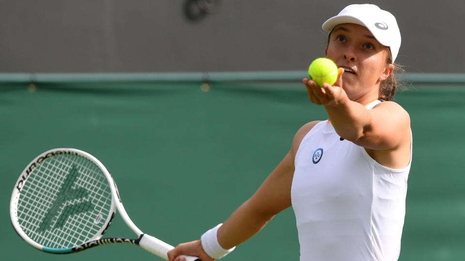 Iga Światek awansowała do 1/8 wielkoszlemowego Wimbledonu. Fot. EPA/FACUNDO ARRIZABALAGA, dostawca: PAP/EPA.