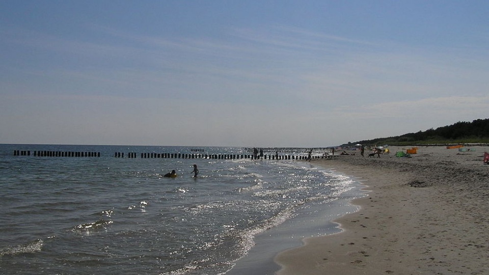 Zakwit sinic odnotowano m.in. na plaży w Chałupach w gminie Władysławowo/fot. kkic, Wikipedia