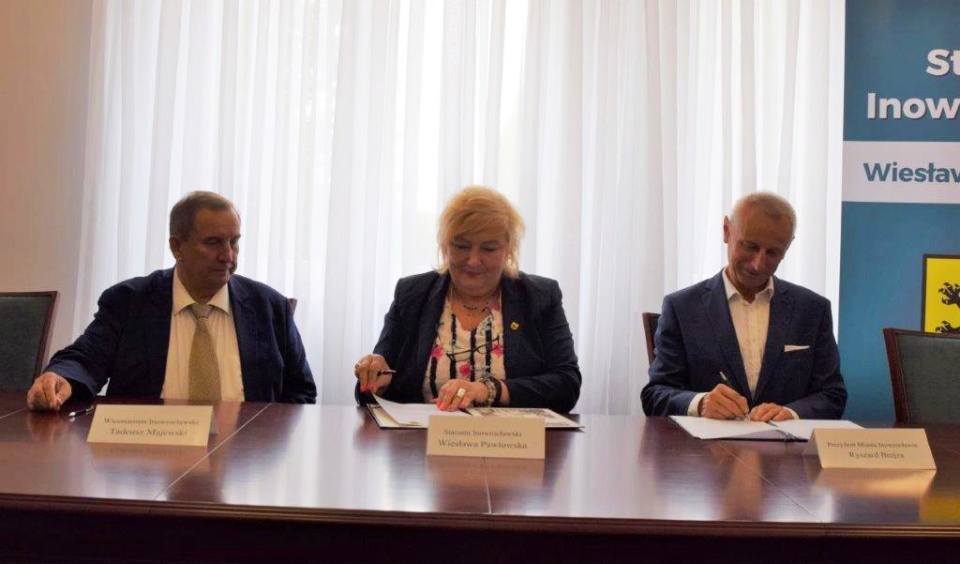 Podpisanie porozumienia ws. przebudowy ulic Solankowej i Świętego Ducha w Inowrocławiu. Fot. inowroclaw.pl