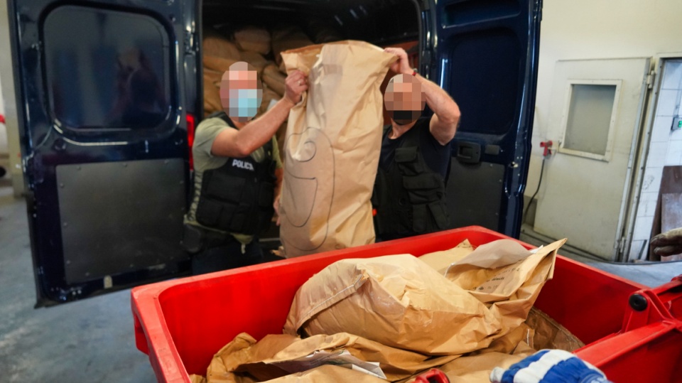 Ponad 280 kg różnych narkotyków spalili policjanci z Komendy Wojewódzkiej Policji w Bydgoszczy/fot. nadesłane