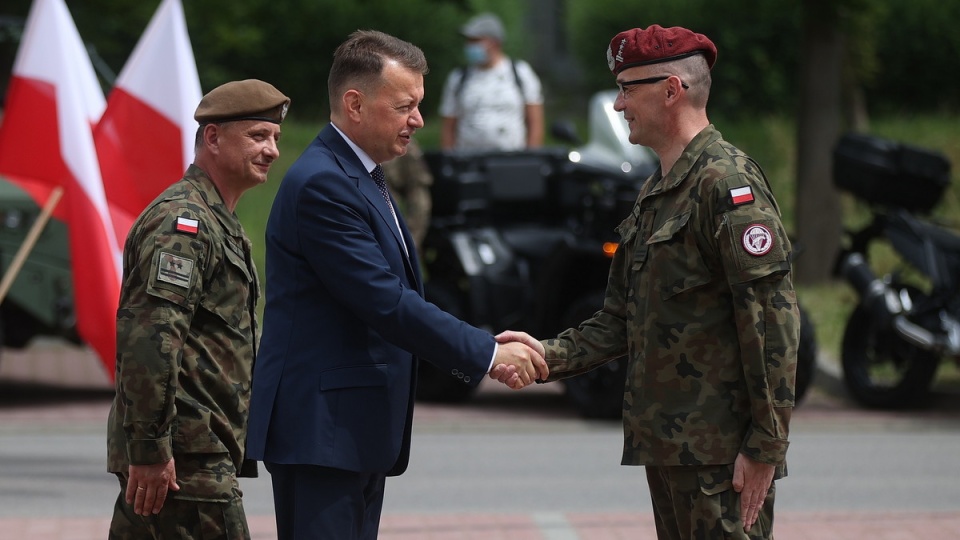 Szef MON Mariusz Błaszczak podczas udziału w pikniku wojskowym "Zostań Żołnierzem Rzeczypospolitej", 17 lipca br. w Limanowej. Fot. PAP/Łukasz Gągulski