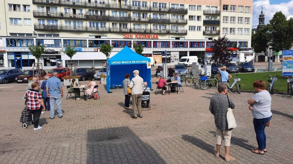 We Włocławku na Placu Wolności  stanął we wtorek mobilny punkt spisowy/fot. Facebook