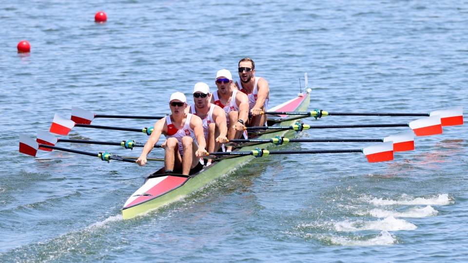 Polska czwórka podwójna w składzie: Dominik Czaja, Wiktor Chabel, Szymon Pośnik i Fabian Barański, w przedbiegach na torze wioślarskim. Fot. PAP/Leszek Szymański