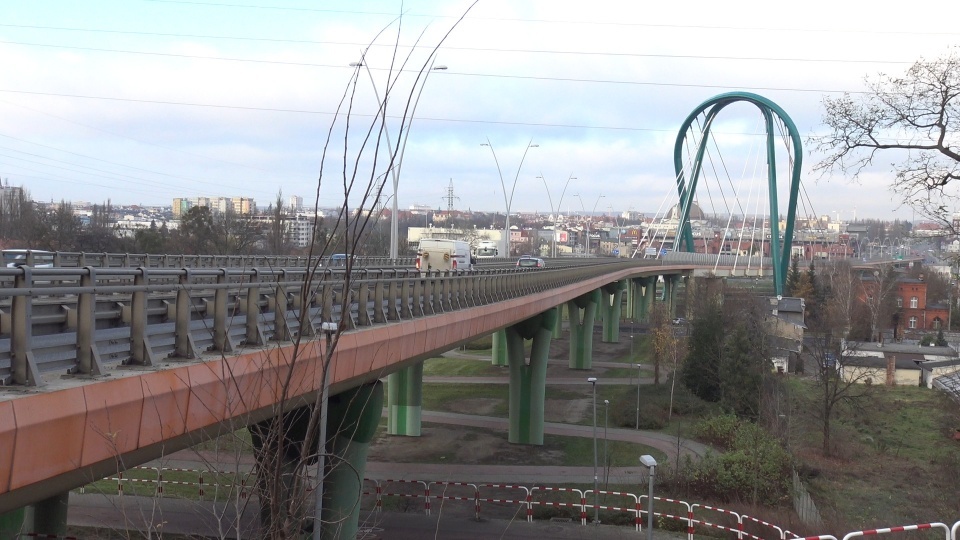 Most Uniwersytecki został zamknięty 29 stycznia z powodu stwierdzenia odkształcenia elementów mocujących wanty do płyty mostu/fot. Archiwum