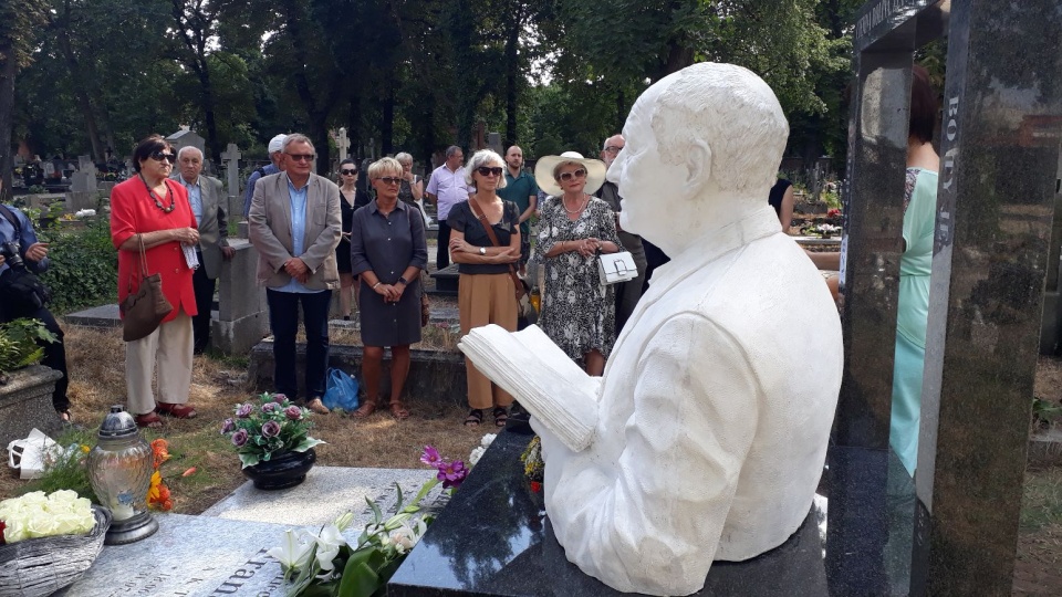 Na Cmentarzu Starofarnym w Bydgoszczy odsłonięta została rzeźba nagrobna Mieczysława Franaszka. Fot. Ewa Dąbska