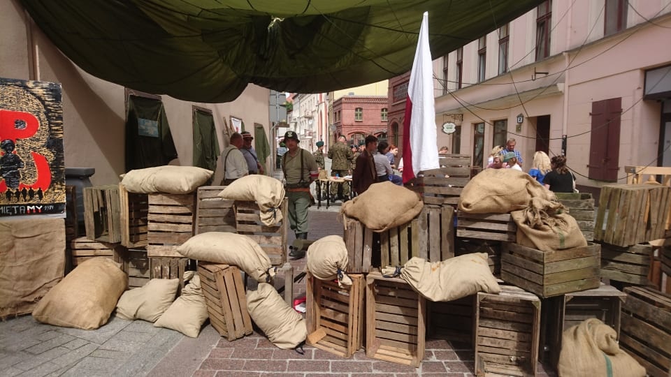 Żywą lekcję historii z okazji 77. rocznicy Powstania Warszawskiego zorganizowała w Toruniu dla mieszkańców i turystów Fundacja Muzeum Historyczno-Wojskowe. Fot. Michał Zaręba