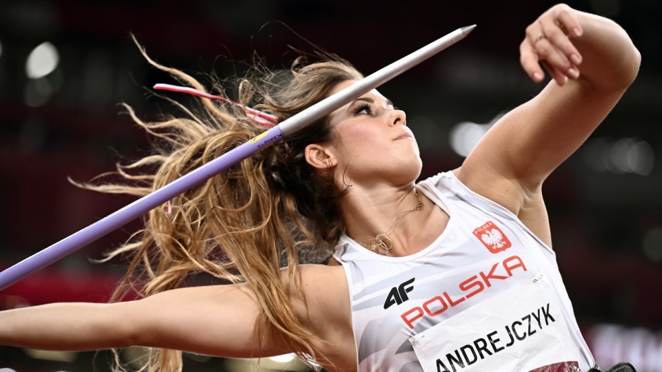 Maria Andrejczyk w czasie konkursu rzutu oszczepem, w którym zdobyła tytuł wicemistrzyni olimpijskiej Tokio Dostawca: PAP/EPA.