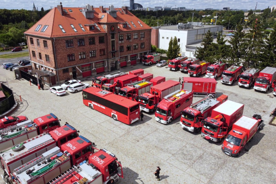 Odprawa polskich strażaków przed wyjazdem do Grecji/fot. Aleksander Koźmiński, PAP