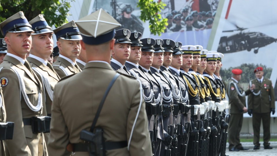 14 sierpnia br. Obchody Święta Wojska Polskiego w siedzibie Ministerstwa Obrony Narodowej w Warszawie. Fot. PAP/Leszek Szymański