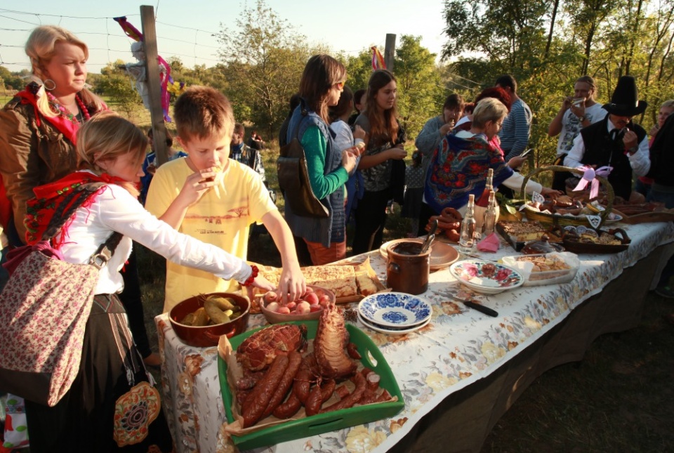 W 2020 roku „śniadanie u mennonitów” zorganizowano w Bobrownikach. Menu zadziwiło wtedy wszystkich. Fot. festiwalwisly.pl