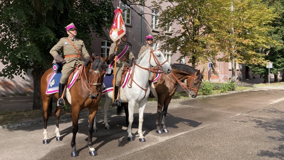 Uroczysta zbiórka i odsłonięcie tablicy pamiątkowej z okazji 100. rocznicy powstania Centrum Wyszkolenia Kawalerii w Grudziądzu. Fot. Krystian Makowski