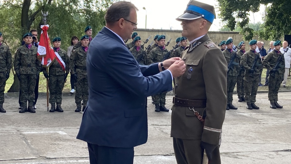 Uroczysta zbiórka i odsłonięcie tablicy pamiątkowej z okazji 100. rocznicy powstania Centrum Wyszkolenia Kawalerii w Grudziądzu. Fot. Krystian Makowski