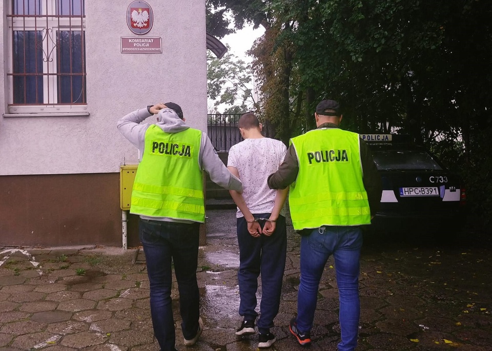 Jeden ze sprawców podpaleń śmietników w Bydgoszczy./fot. Policja