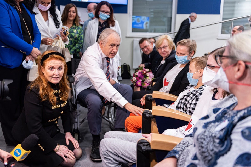 Księżna Sarah Ferguson i prof. Marian Zembala podczas spotkania z pacjentami, rodzinami i personelem ŚCCS./fot. Małgorzata Mańka-Szulik/Facebook