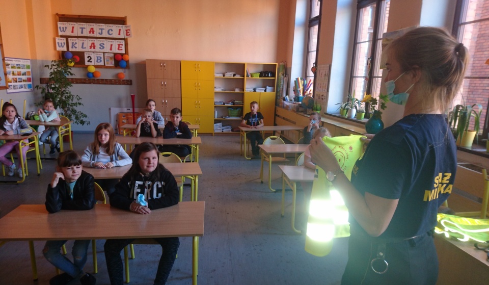 Powtarzanie jest droga do sukcesu, dlatego służby odwiedzają szkoły i przedszkola z drogowymi pogadankami./fot. Michał Zaręba