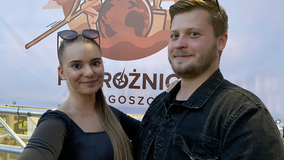 Marta i Maciej Tront odebrali Halika za „FolkAround - folklorystyczna podróż dookoła świata”. Fot. Tomasz Kaźmierski