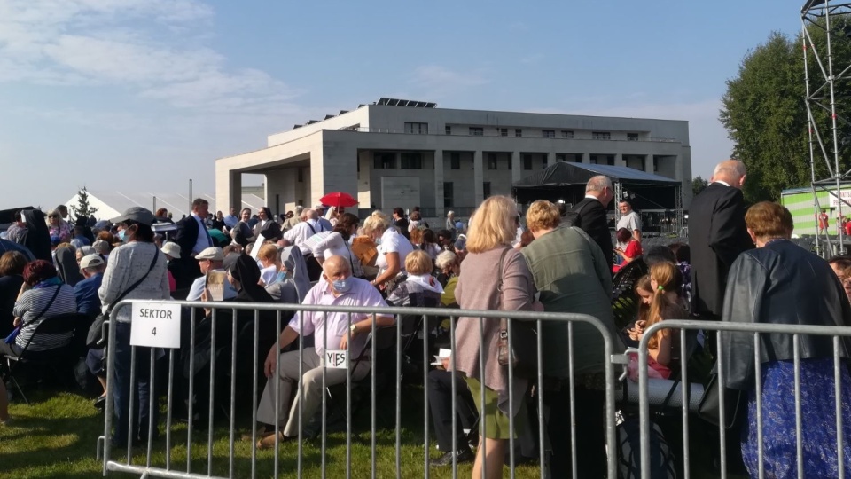 Pierwsze osoby spoza stolicy przybyły na uroczystości beatyfikacyjne po godz. 7.00. Fot. Ewa Dąbrowska