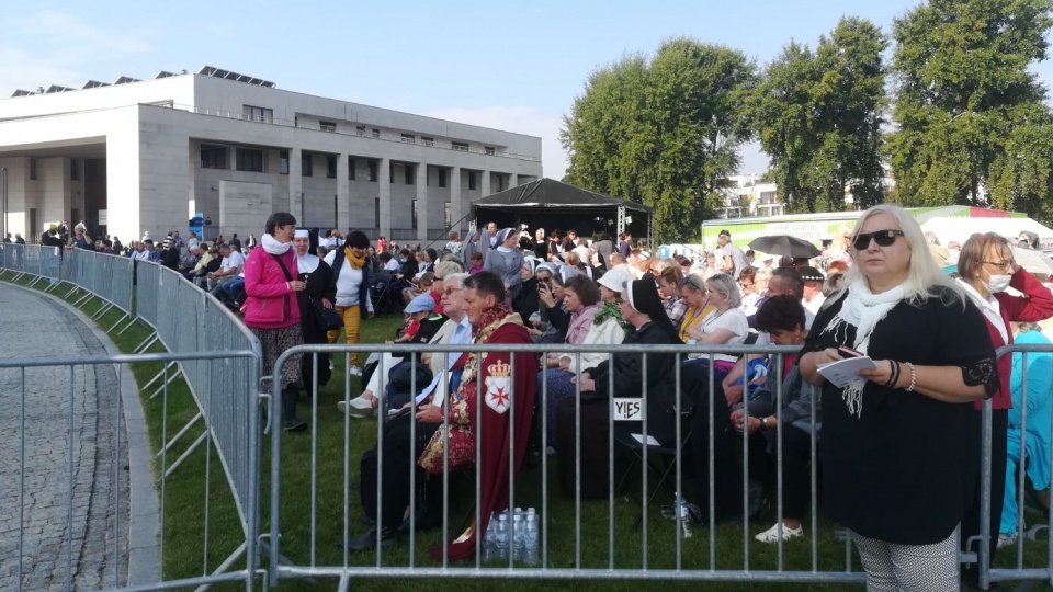 Pierwsze osoby spoza stolicy przybyły na uroczystości beatyfikacyjne po godz. 7.00. Fot. Ewa Dąbrowska