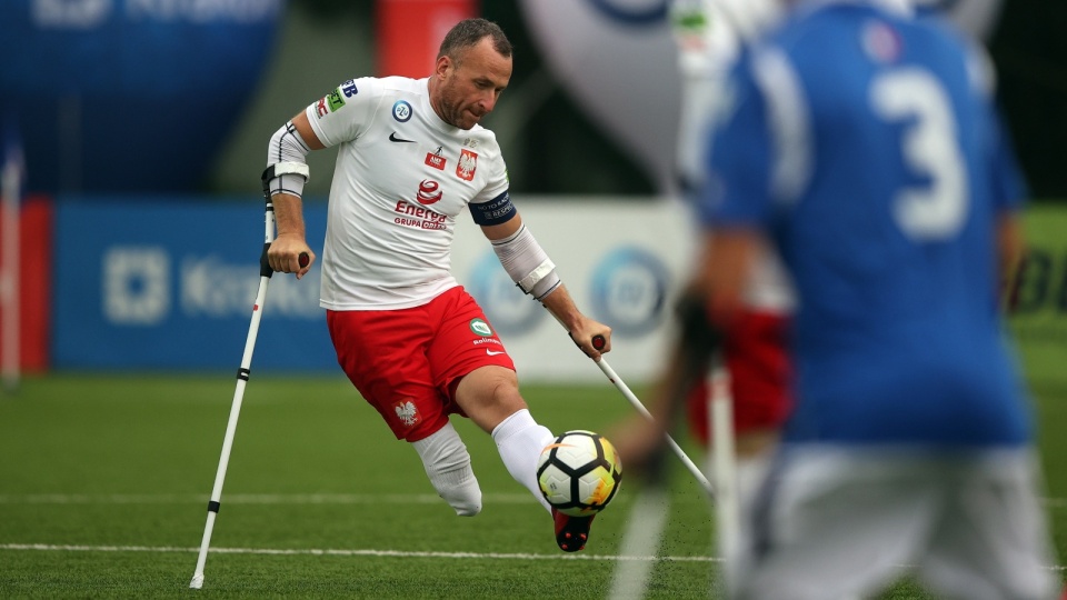 Piłkarz reprezentacji Polski Przemysław Świercz podczas ćwierćfinałowego meczu mistrzostw Europy w amp futbolu z Francją w Krakowie. Fot. PAP/Łukasz Gągulski