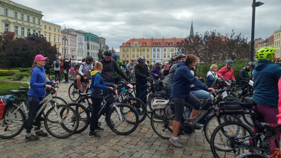 Rowerowym rajdem świętowali ukończenie ścieżki rowerowej Nakło – Bydgoszcz. Fot. Tatiana Adonis