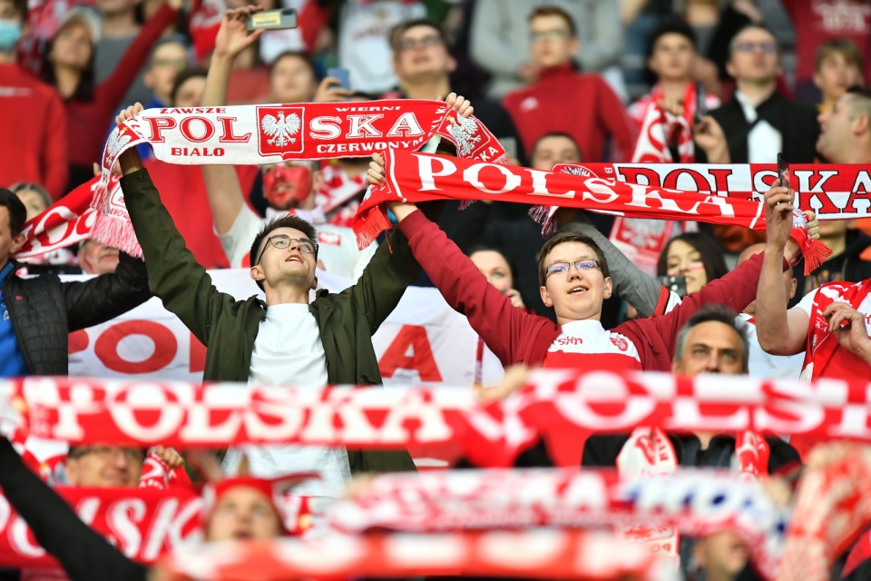 Kibice piłkarskiej reprezentacji Polski podczas meczu towarzyskiego z Rosją Fot. PAP/Maciej Kulczyński