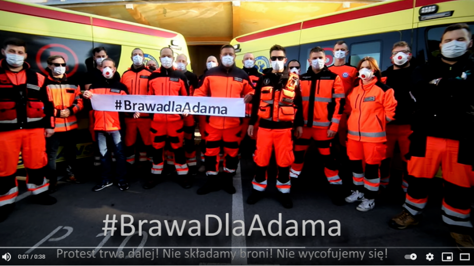 Ratownicy medyczni z Bydgoszczy zachęcają do udziału w akcji #BrawaDlaAdama. W ten sposób chcą zmobilizować ministra zdrowia do działania./fot. zrzut ekranu