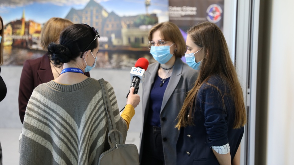 Cztery studentki  Uniwersytetu Kazimierza Wielkiego w Bydgoszczy  właśnie kończą przygodę życia - program stażowy w Centrum Eksperckim Policji Wojskowych NATO/fot. nadesłane