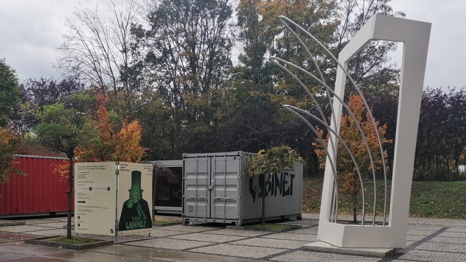 Rzeźba zatytułowana „Struny Wiatru VI" odsłonięta została na placu przy Centrum Sztuki Współczesnej w Toruniu/fot. Iwona Muszytowska-Rzeszotek