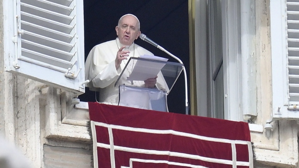 Apel papieski wystosowany został podczas spotkania na modlitwie Anioł Pański w Watykanie. Fot. PAP/EPA/CLAUDIO PERI