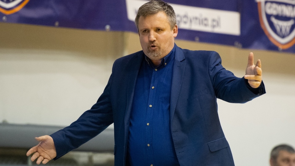 Trener Basketu 25 Bydgoszcz Piotr Kulpeksza podczas meczu z VBW Arką Gdynia. Fot. PAP/Jan Dzban