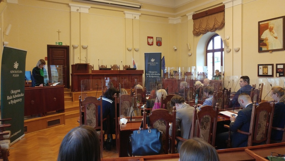 Umiejętności krasomówcze młodzi prawnicy prezentowali w sali sesyjnej bydgoskiego ratusza. Fot. Tatiana Adonis