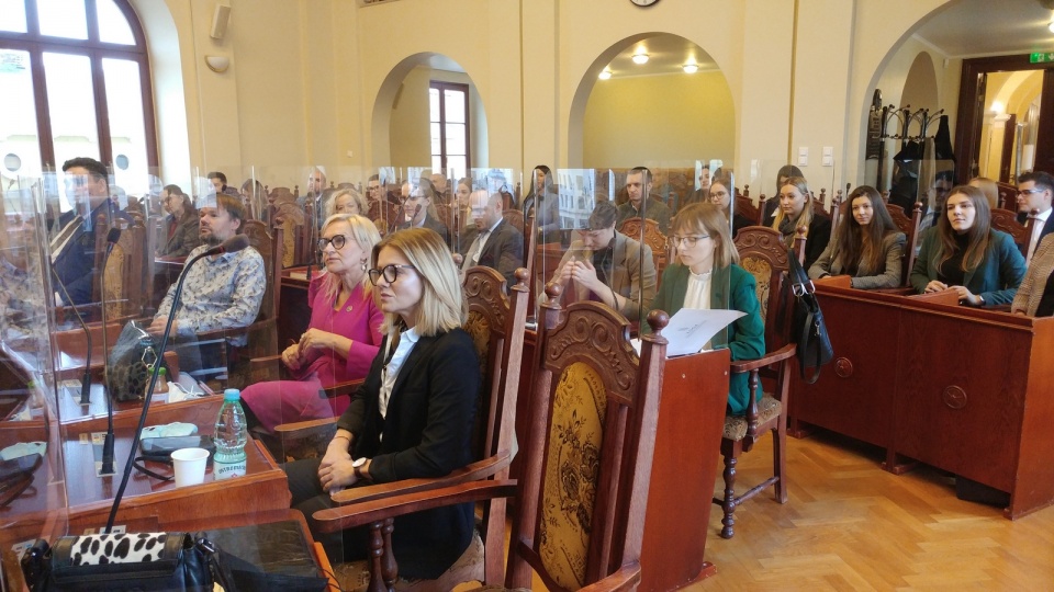 Umiejętności krasomówcze młodzi prawnicy prezentowali w sali sesyjnej bydgoskiego ratusza. Fot. Tatiana Adonis