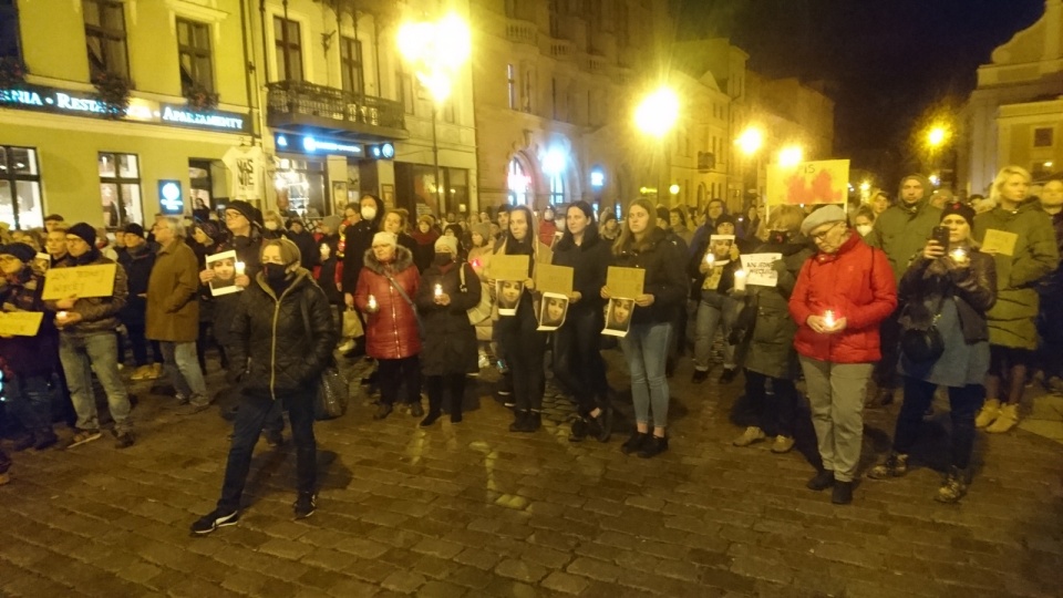 Manifestacja w Toruniu po śmierci 30-letniej kobiety z Pszczyny. Fot. Michał Zaręba