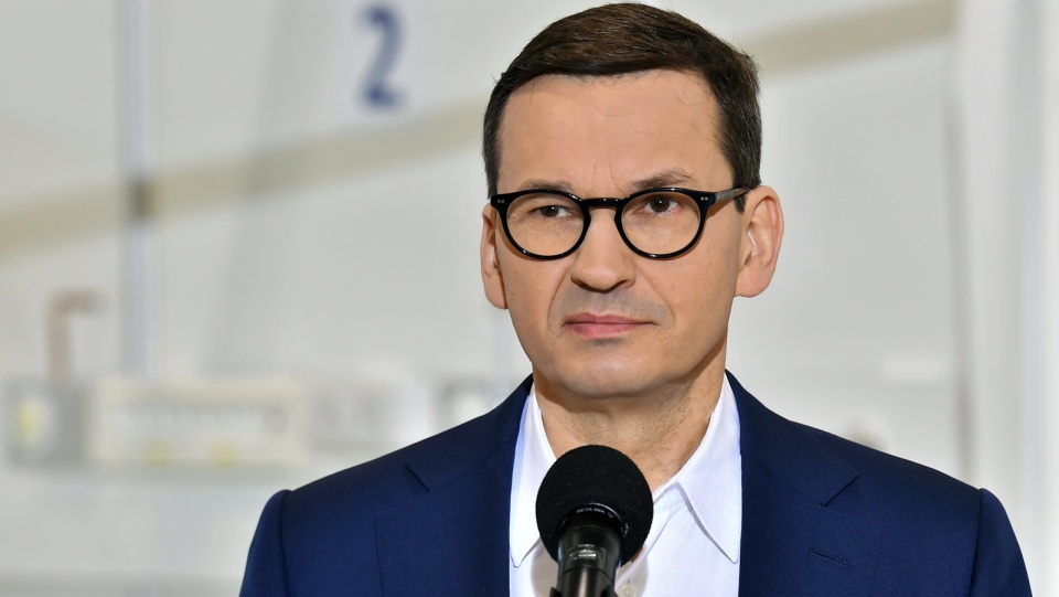 Premier Mateusz Morawiecki podczas konferencji prasowej w szpitalu tymczasowym we Wrocławiu. Fot. PAP/Maciej Kulczyński