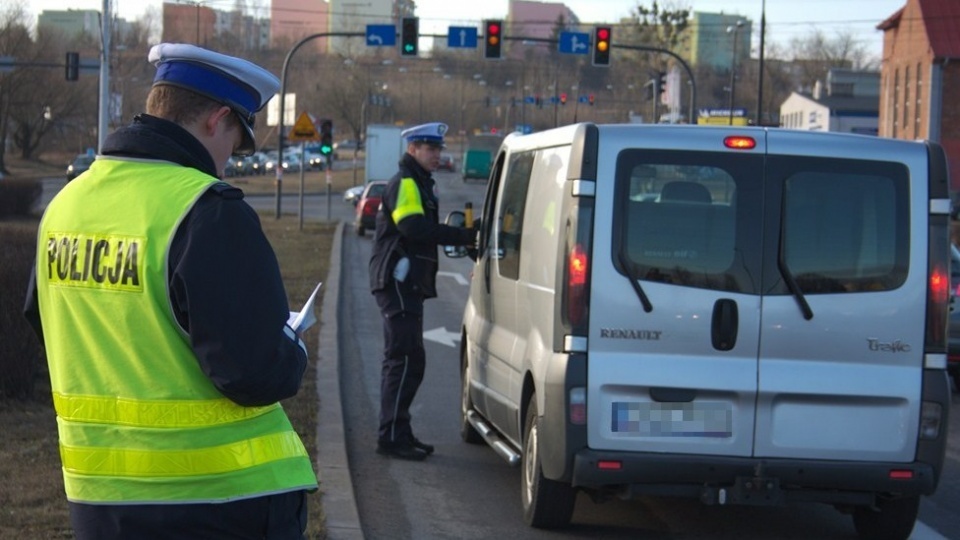 Transport z imigrantami zatrzymała policja w Lubiczu pod Toruniem 24 października. Wszystkie pełnoletnie osoby usłyszały zarzuty nielegalnego przekroczenia granicę./fot. materiały Policji