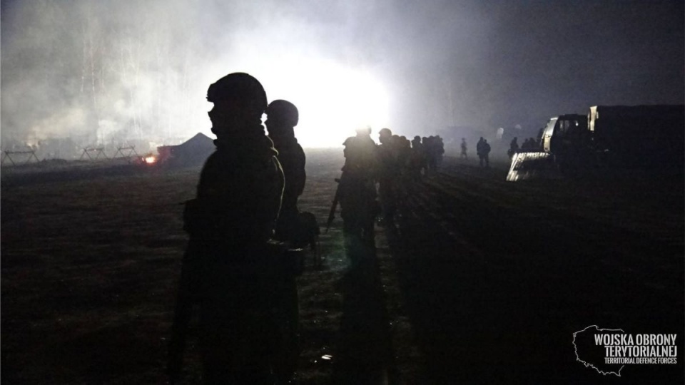 W nocy na koczowisku w rejonie Kuźnicy było duże poruszenie. Funkcjonariuszy i żołnierzy Wojsk Operacyjnych wzmocnili żołnierze WOT/fot. Facebook, WOT