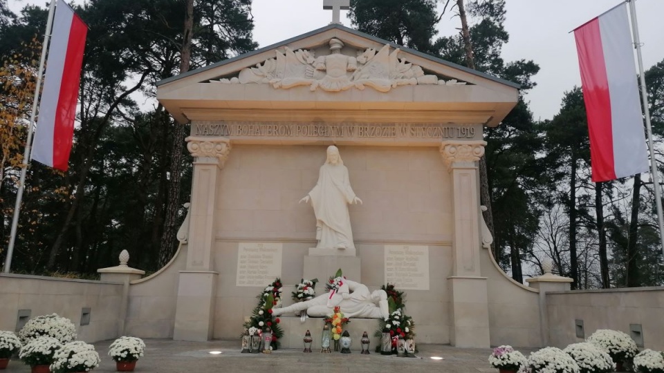 W podbydgoskiej Brzozie uszkodzony został pomnik Powstańców Wielkopolskich/fot. mg