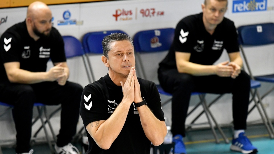 Trener Jokera Świecie Bulent Karslioglu podczas meczu Ekstraklasy siatkarek z E.Leclerc Moya Radomką Radom, 11 bm. (gj) PAP Piotr Polak