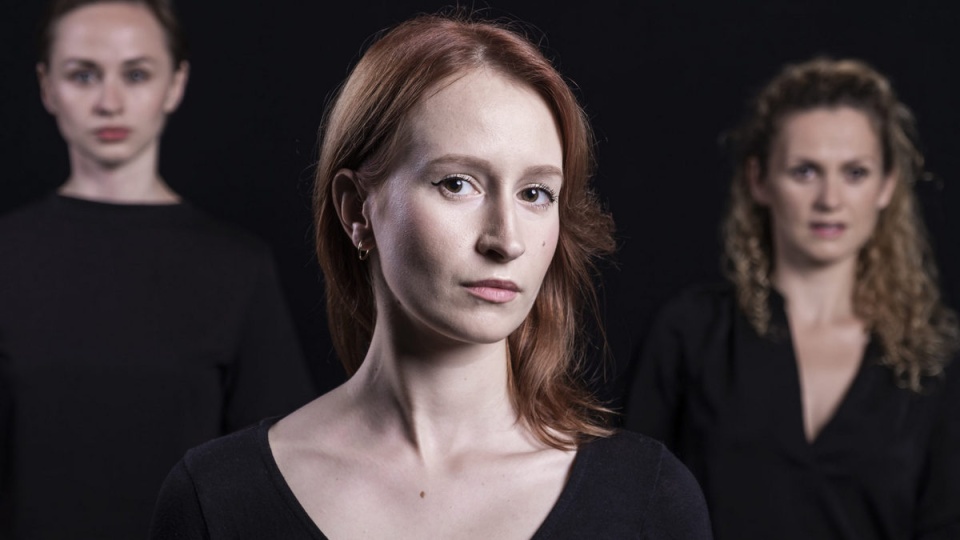 W spektaklu występuje jedna aktorka - Sara Lech/fot. Damian Hornet, materiały teatru