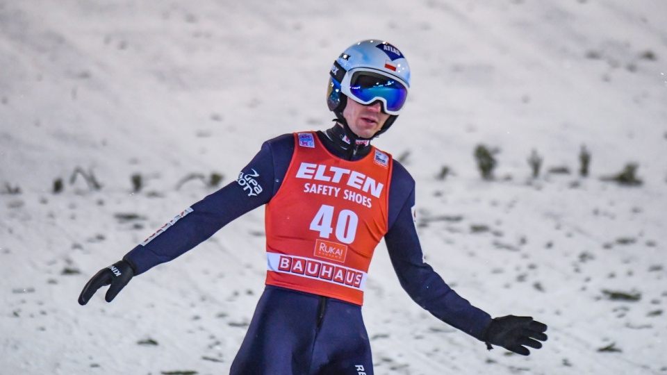 Kamil Stoch w czasie konkursu Pucharu Świata w Ruce. Fot. EPA/KIMMO BRANDT Dostawca: PAP/EPA.