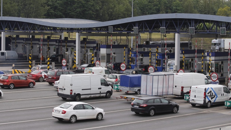 Od 1 grudnia na państwowych odcinkach A2 Konin-Stryków i A4 Wrocław-Sośnica już nie trzeba się zatrzymywać w punktach poboru opłat./fot. Andrzej Grygiel/PAP