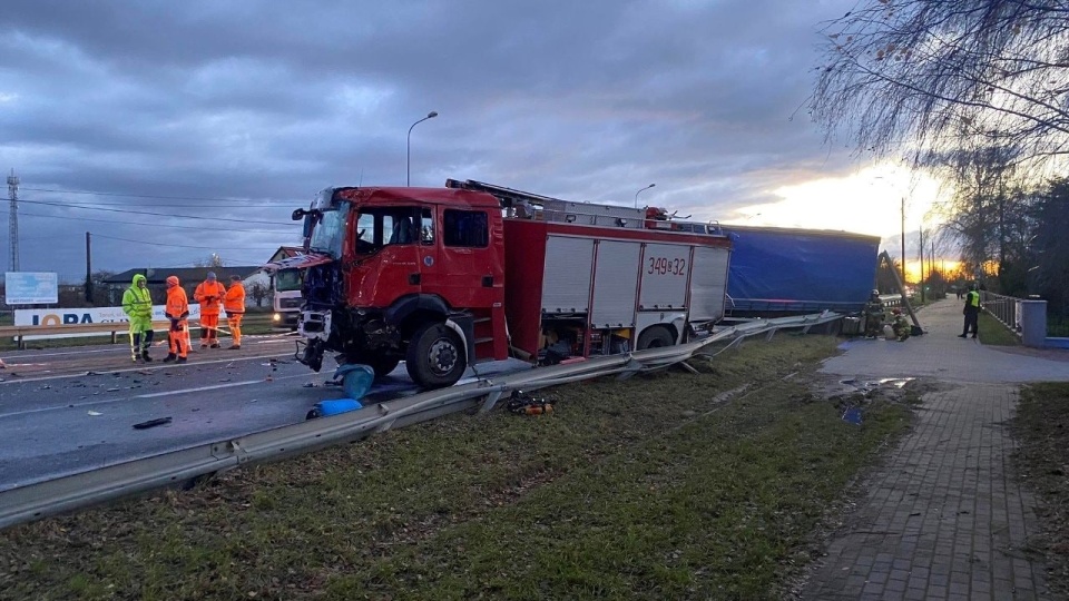 Tragiczny wypadek w Czernikowie. Zginęło dwoje strażaków. /fot. Fot. Pomoc Drogowa Jacek Hejnowicz/Bydgoszcz 998