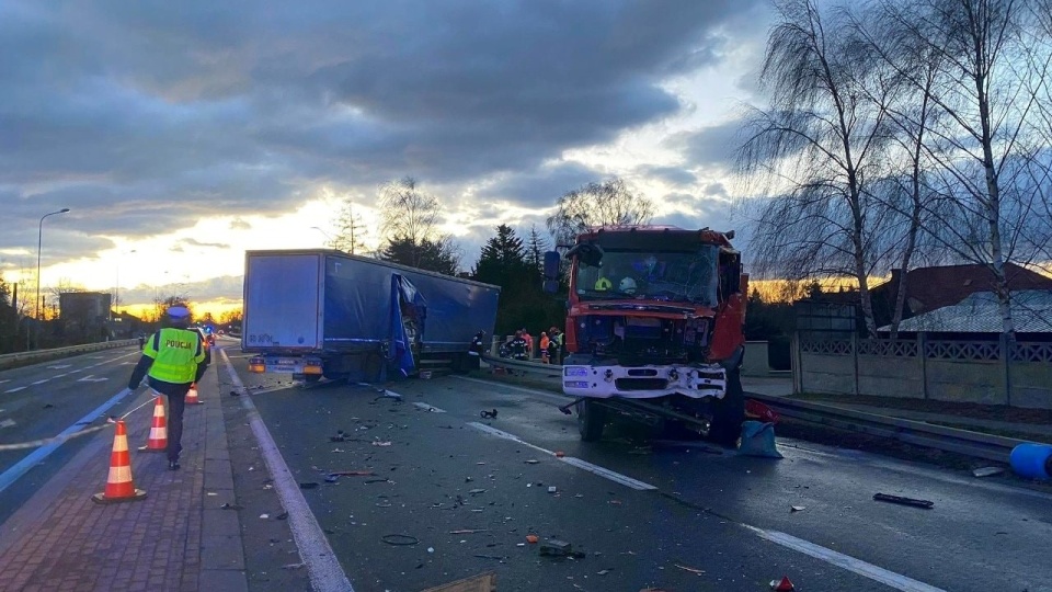 Tragiczny wypadek w Czernikowie. Zginęło dwoje strażaków. /fot. Fot. Pomoc Drogowa Jacek Hejnowicz/Bydgoszcz 998/