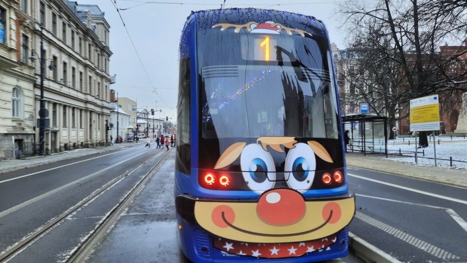 Świąteczny tramwaj w Toruniu/fot. Monika Kaczyńska