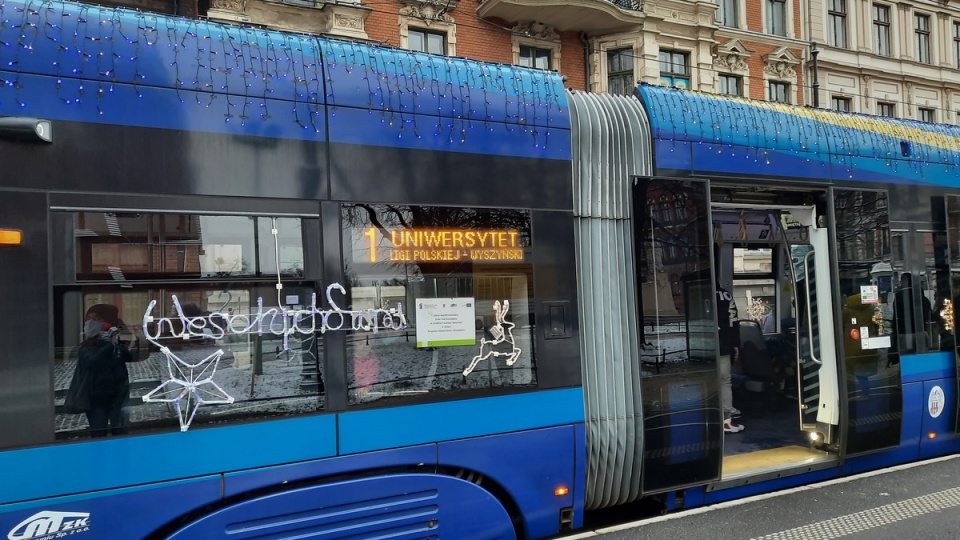 Świąteczny tramwaj w Toruniu/fot. Monika Kaczyńska