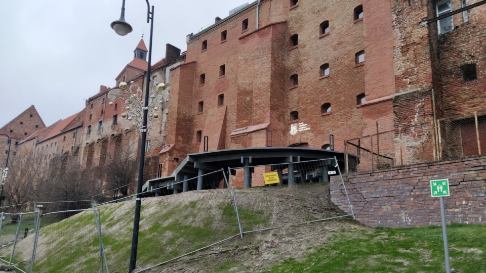 Nowo wybudowane schody trzeba będzie rozebrać/fot. Marcin Doliński